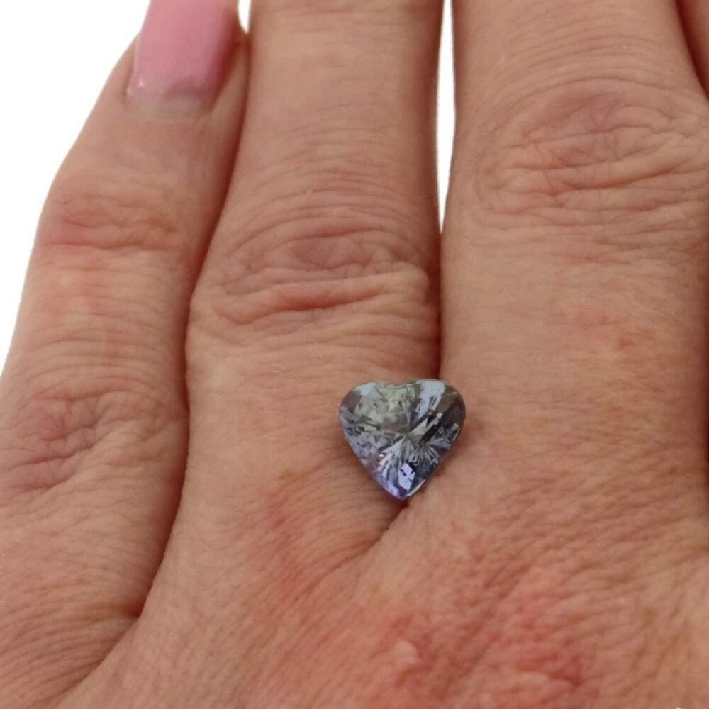 Tansanit 2.57 Karat Herz Blau (2) Tansanit 2.57 Karat Herz Blau