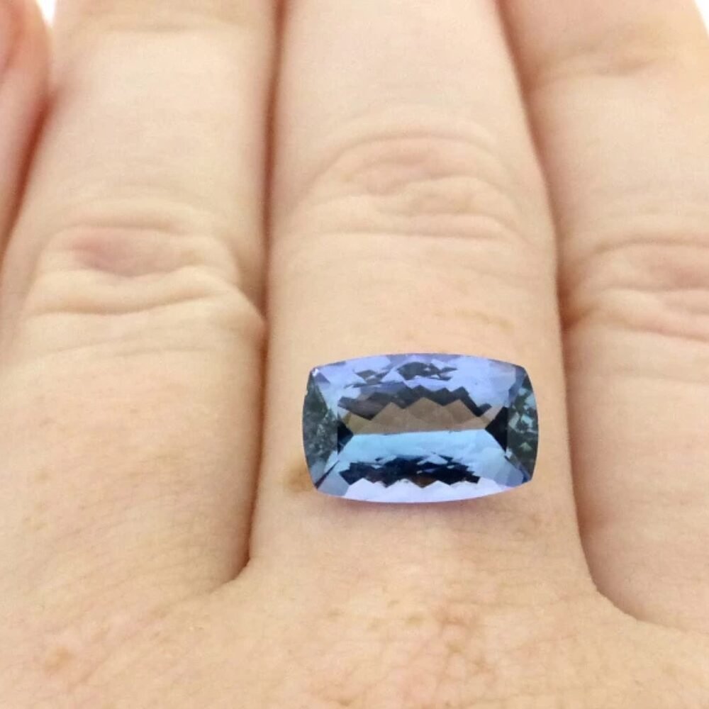 Tansanit 2.60 Karat Blau Cushion (1) Tansanit 2.60 Karat Blau Cushion