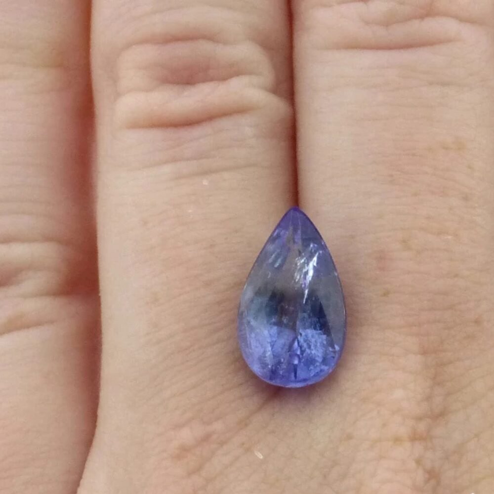 Tansanit 3.81 Karat Tropfen Blau