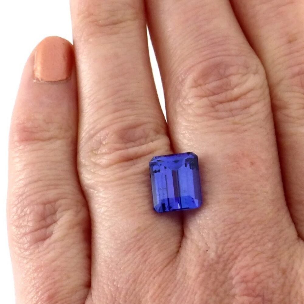 Tansanit 5.46 Karat Rechteck Blau (2) Tansanit 5.46 Karat Rechteck Blau – Intensiver Farbton & Zertifizierte Qualität
