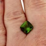 Turmalin Grün 2.75 Karat Kissen – Intensiver natürlicher Edelstein aus Brasilien – Saphir & Smaragd Turmalin Grün 2.75 Karat Kissen