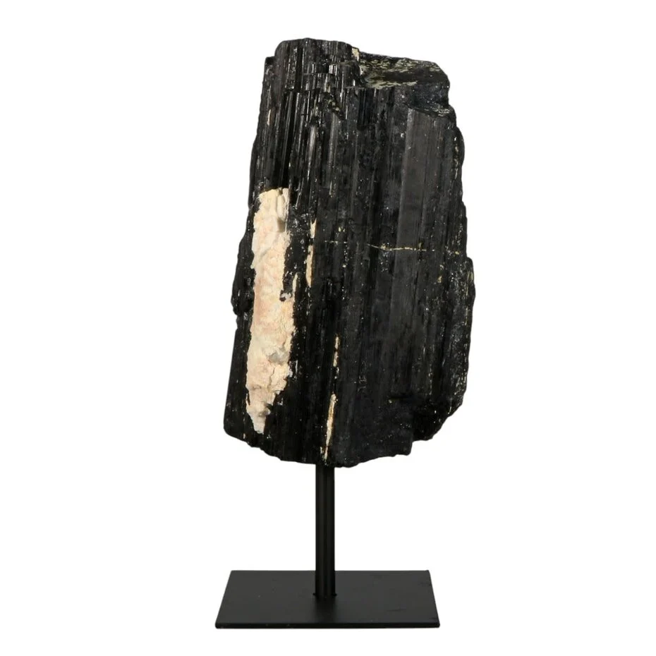 toermalijn-zwart-ruw-op-standaard-16-x-85-x-65-cm (2) Heilstein Schwarzer Turmalin Schutz – Erdender Naturstein aus Brasilien