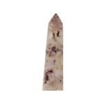 Obelisk Amethyst Pink Poliert – 1595 g – Naturstein & Unikat – Saphir & Smaragd Obelisk Amethyst Pink Poliert – 1595 g – Naturstein & Unikat
