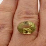 Diopsid 3.70 Karat Farbe Grün Gelb – Oval facettierter Naturstein mit lebendigem Schimmer – Saphir & Smaragd Diopsid 3.70 Karat Farbe Grün Gelb