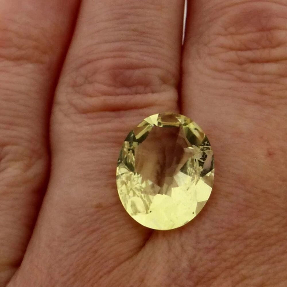 Gelber Beryll 7.48 Karat Farbe Gelb (2) Gelber Beryll 7.48 Karat Farbe Gelb