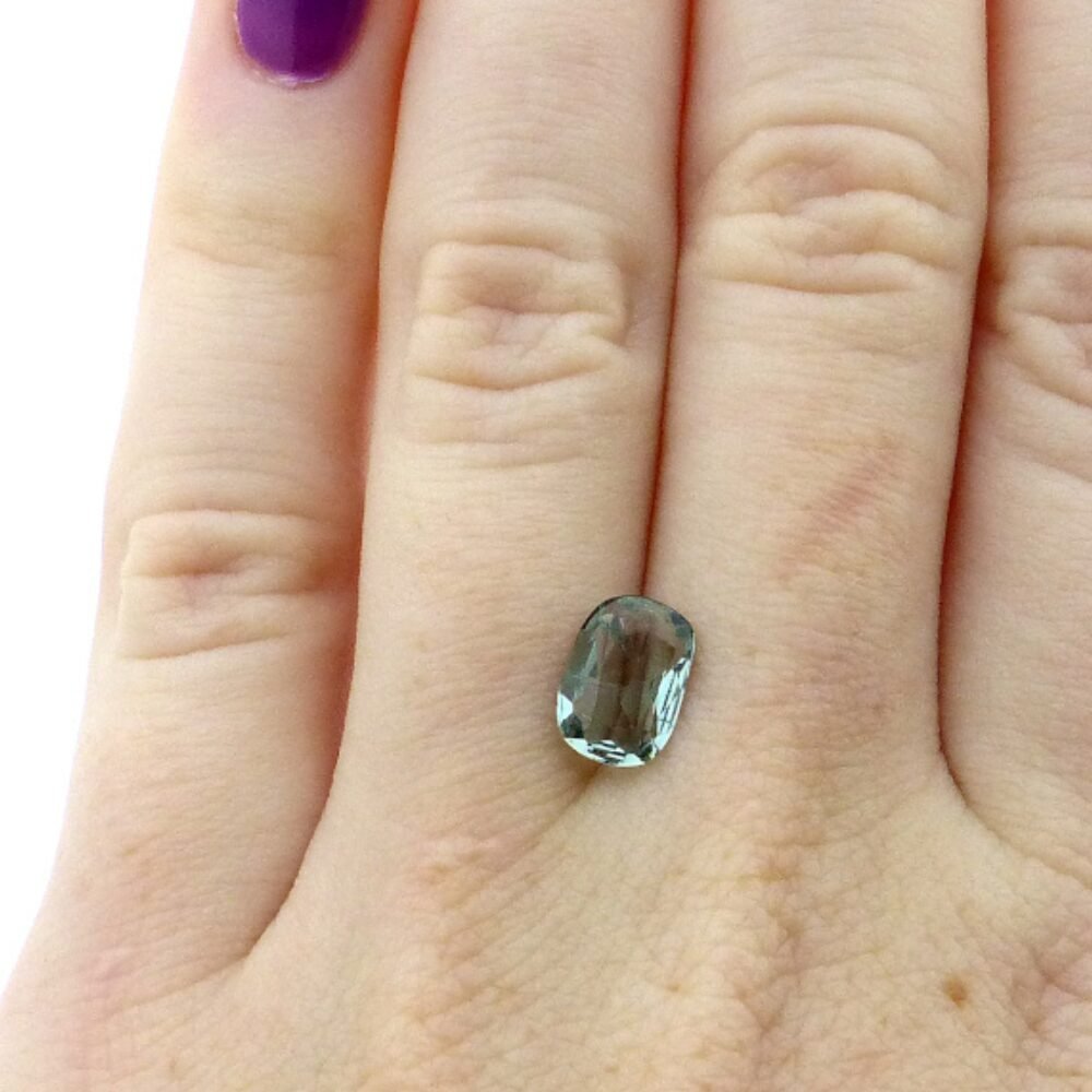 Grüner Beryll 0.99 Karat Farbe Hellgrün (1) Grüner Beryll 0.99 Karat Farbe Hellgrün