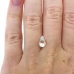 Mondstein 1.07 Karat Farbe Mehrfarbig – Birnenförmig facettierter Edelstein mit silbrig-blauen Reflexen – Saphir & Smaragd Mondstein 1.07 Karat Farbe Mehrfarbig