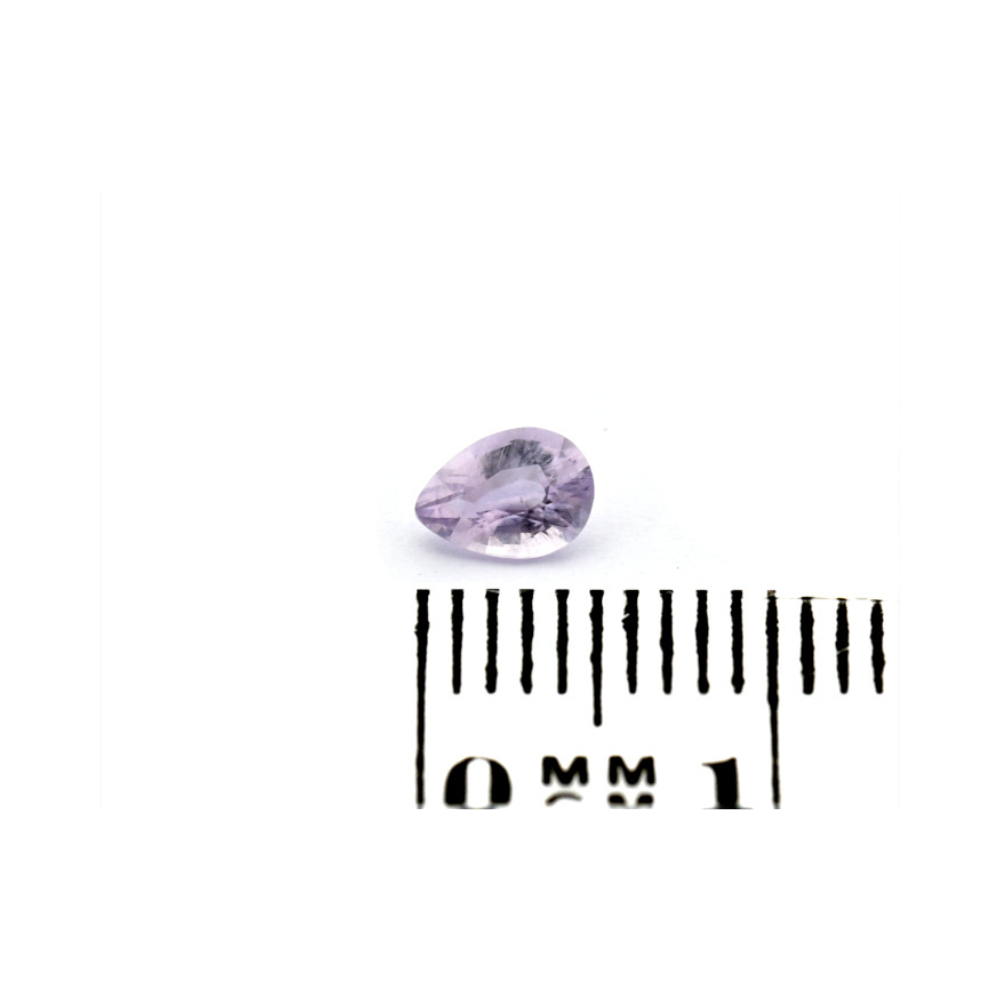 Skapolith 0.27 Karat Birne Helllila