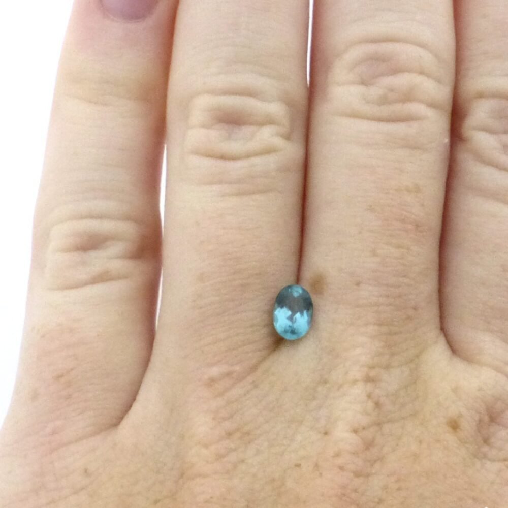 Turmalin 0.52 Karat Blau Oval (1) Turmalin 0.52 Karat Blau Oval