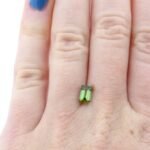Turmalin 0.76 Karat Grün Rechteck – leuchtender Naturstein mit intensiver Farbe und klarer Facettierung – Saphir & Smaragd Turmalin 0.76 Karat Grün Rechteck