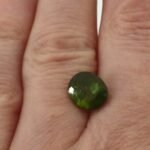 Turmalin 2.80 Karat Grün Oval – ein edler Edelstein mit natürlicher Transparenz und tiefgrüner Farbintensität – Saphir & Smaragd Turmalin 2.80 Karat Grün Oval – ein edler Edelstein mit natürlicher Transparenz und tiefgrüner Farbintensität