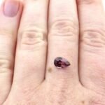 Zirkon 1.33 Karat Violett Tropfen – seltener Edelstein mit intensiver Farbe und edler Reinheit – Saphir & Smaragd Zirkon 1.33 Karat Violett Tropfen