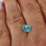 Zirkon 2.57 Karat Blau Oval – lebhaft blauer Edelstein mit außergewöhnlicher Brillanz – Saphir & Smaragd Zirkon 2.57 Karat Blau Oval