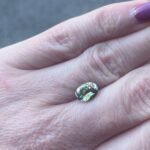 Zoisit 2.12 Karat Farbe Grün – Oval facettierter Naturstein mit leuchtender Brillanz – Saphir & Smaragd Zoisit 2.12 Karat Farbe Grün