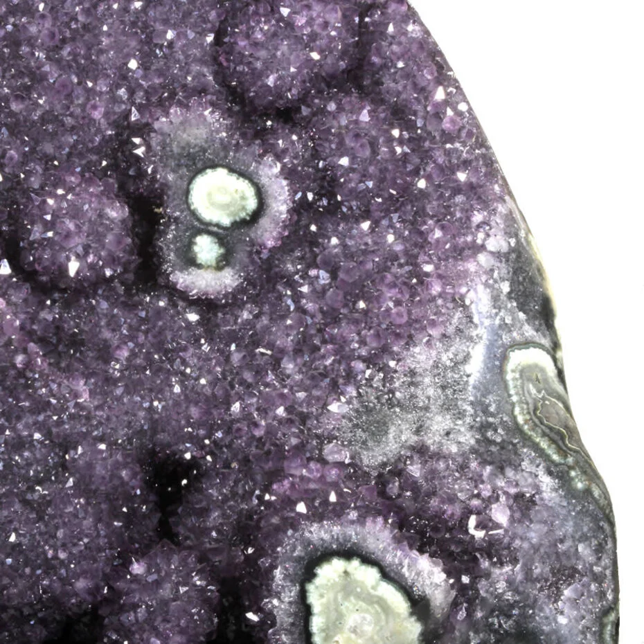 amethist-cluster-67-x-43-x-16-cm-31780-gram-op-sta (4) Amethystcluster Großformat – 31780 g Amethyst auf Stand