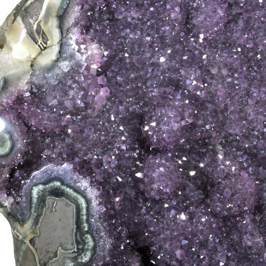 amethist-cluster-67-x-43-x-16-cm-31780-gram-op-sta (5) Amethystcluster Großformat – 31780 g Amethyst auf Stand