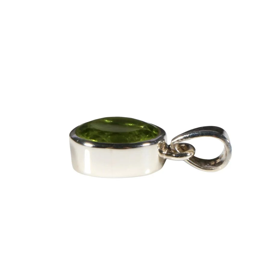 Anhänger mit Peridot Oval Grün – Handgefertigt aus 925 Silber