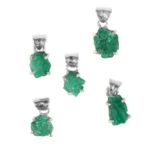 Anhänger mit Smaragd Rohstein – Handgefertigt aus 925 Silber – Saphir & Smaragd Anhänger mit Smaragd Rohstein – Handgefertigt aus 925 Silber