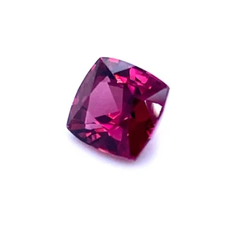 Saphir & Smaragd - Exklusive Edelsteine – Saphir & Smaragd Spinell 1.83 Karat Kissen Rot