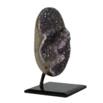 Amethyst Cluster auf Stand 17 × 7 × 4,5 cm – 1590 Gramm – Amethyst aus Uruguay – Saphir & Smaragd Amethyst Cluster auf Stand 17 × 7 × 4,5 cm – 1590 Gramm – Amethyst aus Uruguay